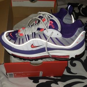 Woman's Nike Airmax 98